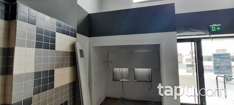 İstanbul Gaziosmanpaşa Cumhuriyet Meydan'ında 418 m2 Mağaza
