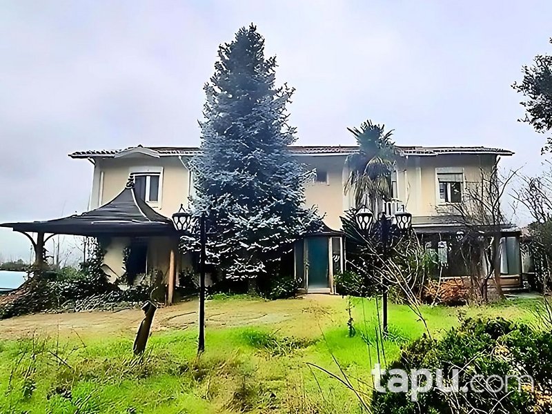 Büyükçekmece Alkent2000 Mahallesi'nde Havuzlu 6+1 Villa