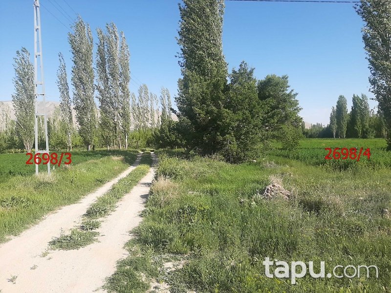 Niğde Merkez Selçuk Mahallesi'nde Hisseli 1952 m2 Konut İmarlı Arsa