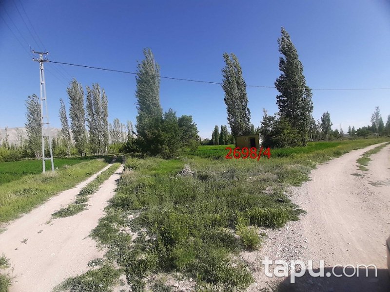 Niğde Merkez Selçuk Mahallesi'nde Hisseli 1952 m2 Konut İmarlı Arsa