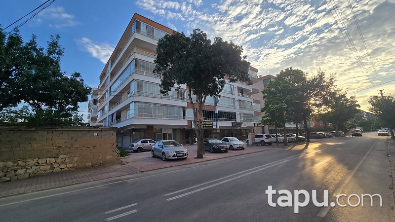 Karatay Sarı Yakup Caddesi'nde 239 m2 Köşe Dükkan