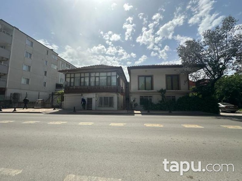 Körfez Güney Mahallesi'nde Hisseli Bahçeli Kargir Ev