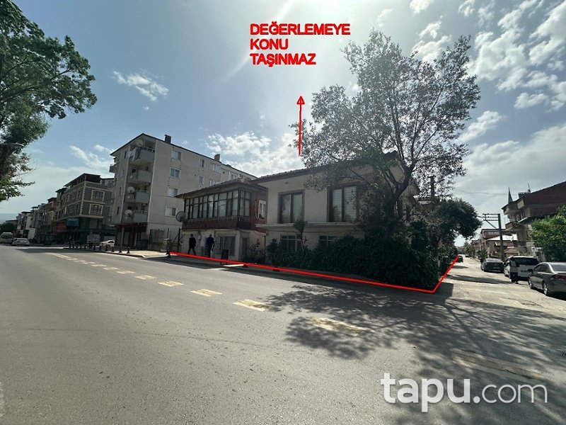 Körfez Güney Mahallesi'nde Hisseli Bahçeli Kargir Ev