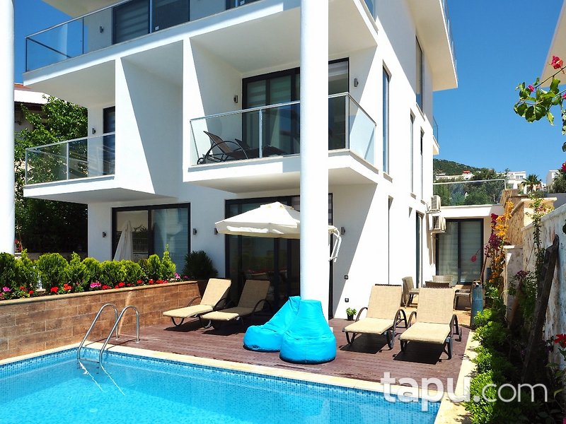 Kalkan’da Havuzlu 2+1 Villa Konforunda Yaşam