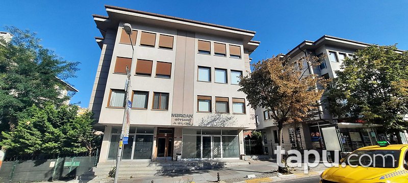Eyüpsultan Bulvarı'nda 187 m2 Depolu Dükkan