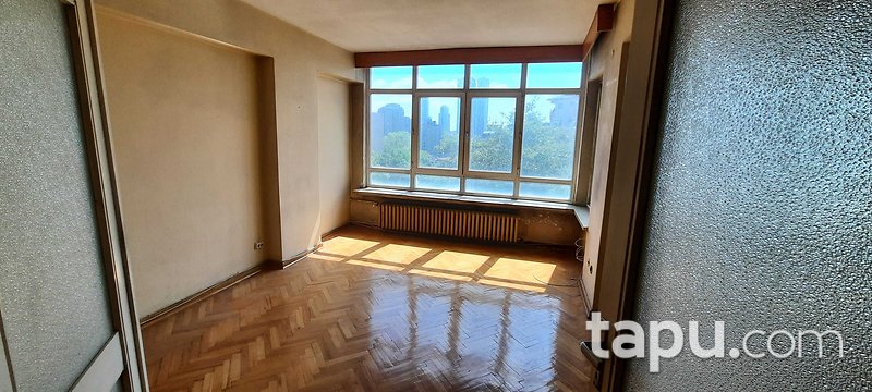 Şişli Kaptanpaşa İETT Sitesi Büyük Blok'ta 2+1 Daire ve Hisseli Teras Eklentisi