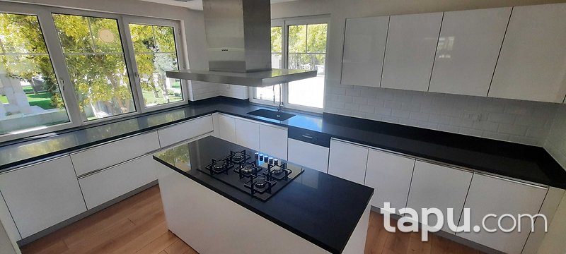 KİRALIK-Miramar Evleri A Blok – Büyükçekmece’de 7+1 Lüks Villa