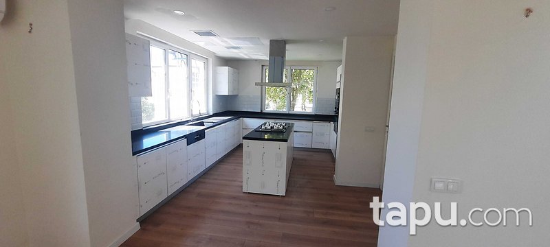 KİRALIK-Miramar Evleri A1 Blok – Büyükçekmece’de 7+1 Lüks Villa