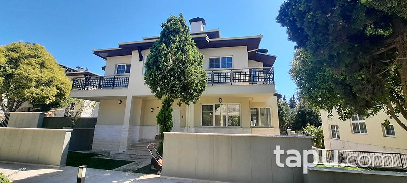 KİRALIK-Miramar Evleri C Blok – Büyükçekmece’de 7+1 Lüks Villa