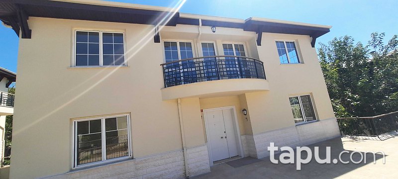 KİRALIK-Miramar Evleri D Blok – Büyükçekmece’de 7+1 Lüks Villa