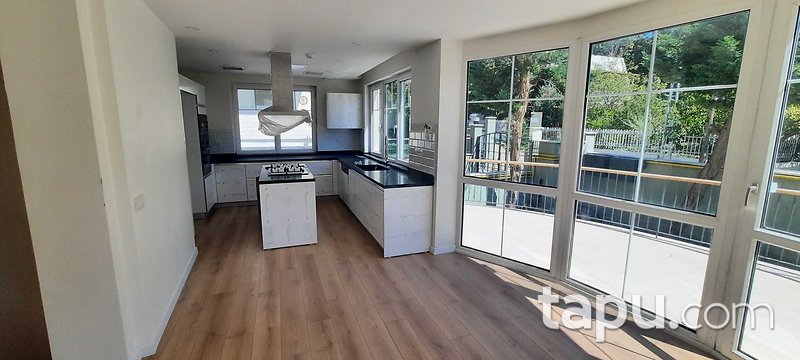 KİRALIK-Miramar Evleri D Blok – Büyükçekmece’de 7+1 Lüks Villa