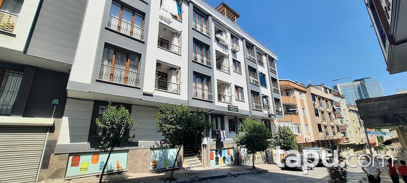 Bağcılar Göztepe Mahallesi'nde 176 m2 Dükkan
