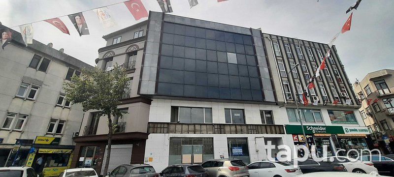 Bayrampaşa Abdi İpekçi Caddesi'nde 6 Katlı Ticari Bina