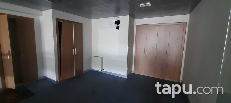 Bayrampaşa Abdi İpekçi Caddesi'nde 6 Katlı Ticari Bina