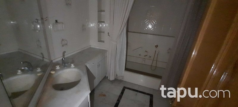 Yeniköy'de 4+1 Ferah Daire