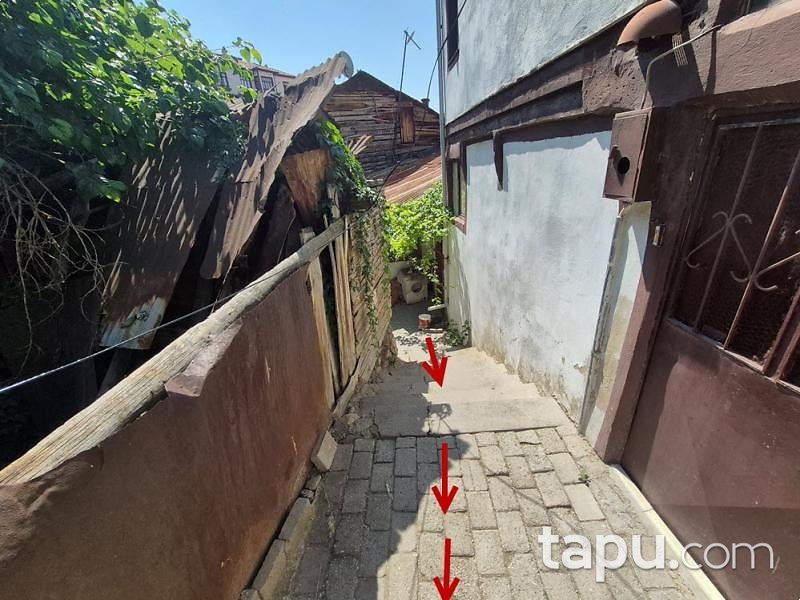 Ankara Beypazarı'nda 2 Katlı Avlulu Ahşap Ev ( BS-00294)
