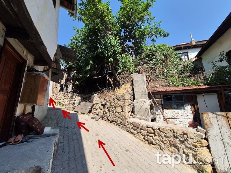 Ankara Beypazarı'nda 2 Katlı Avlulu Ahşap Ev ( BS-00294)