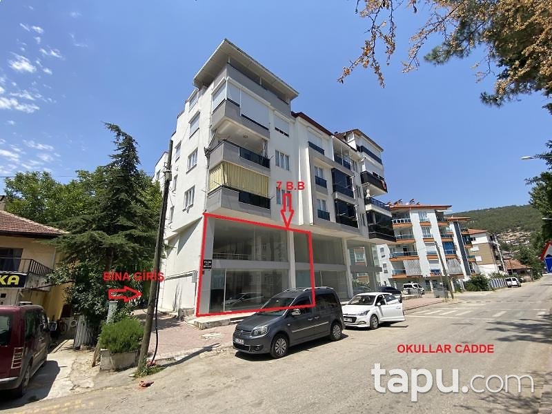 Burdur Bucak Okullar Cadde'sinde 280 m2 Dükkan (BS-03679)