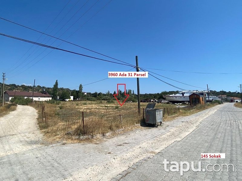 İzmir Seferihisar Sığacık'ta Hisseli 3.580 m2 Kerpiç Damı Olan Tarla (AS-00223)