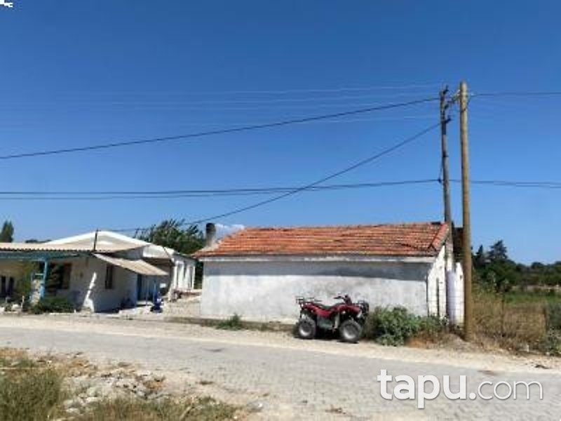 İzmir Seferihisar Sığacık'ta Hisseli 3.580 m2 Kerpiç Damı Olan Tarla (AS-00223)