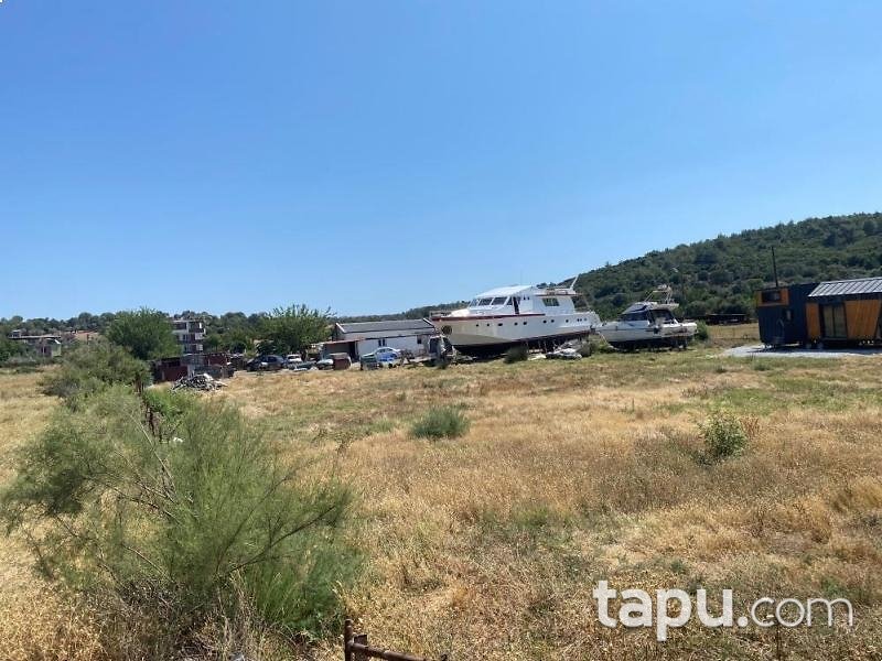 İzmir Seferihisar Sığacık'ta Hisseli 3.580 m2 Kerpiç Damı Olan Tarla (AS-00223)