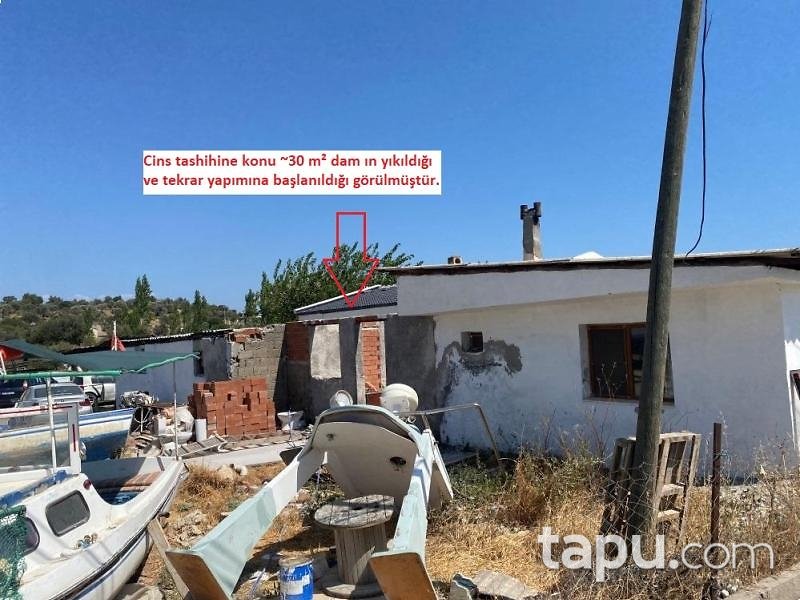 İzmir Seferihisar Sığacık'ta Hisseli 3.580 m2 Kerpiç Damı Olan Tarla (AS-00223)
