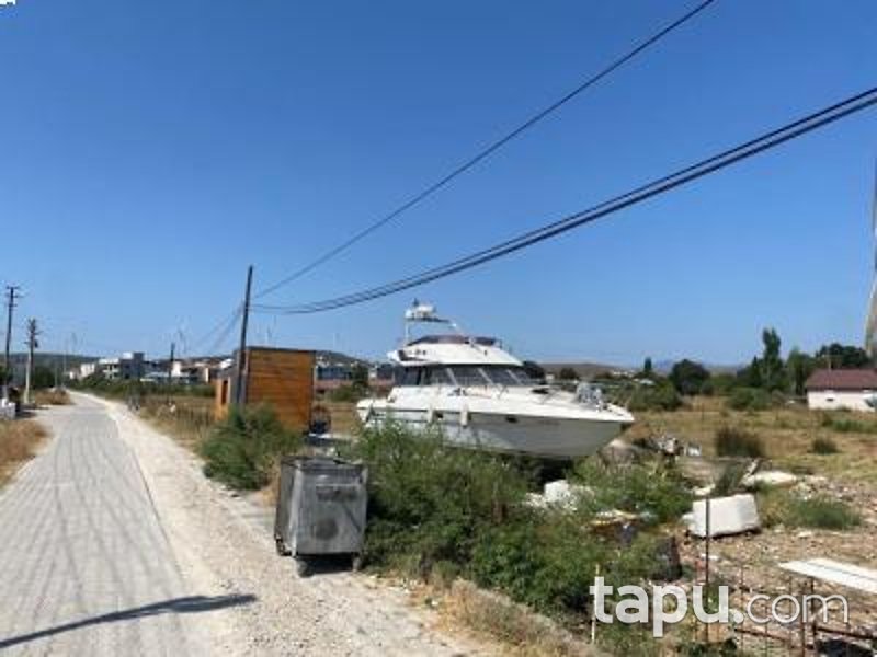İzmir Seferihisar Sığacık'ta Hisseli 3.580 m2 Kerpiç Damı Olan Tarla (AS-00223)