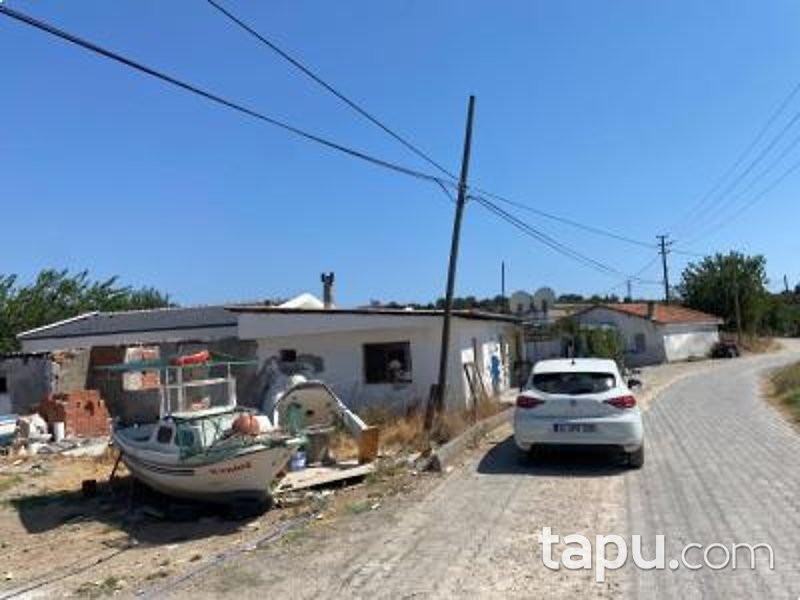 İzmir Seferihisar Sığacık'ta Hisseli 3.580 m2 Kerpiç Damı Olan Tarla (AS-00223)