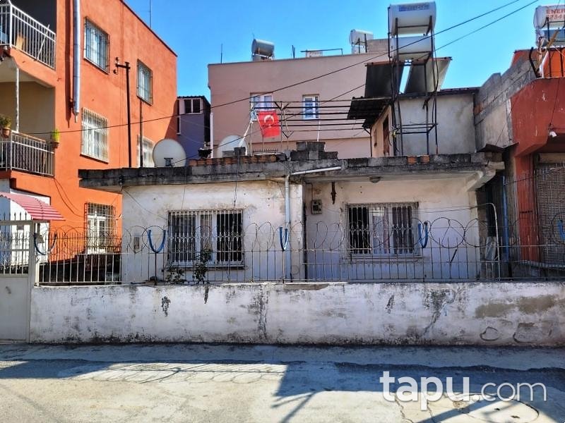 Tarsus Çağlayan Mahallesi'nde Tek Katlı Bina (BS-01482)