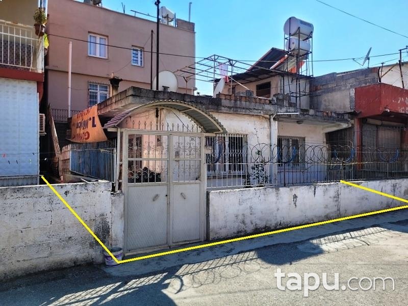 Tarsus Çağlayan Mahallesi'nde Tek Katlı Bina (BS-01482)