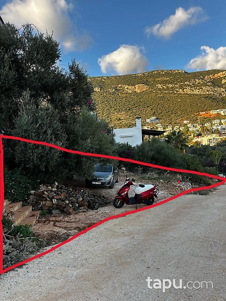 Kaş Gökçeören'de Deniz Manzaralı Hisseli 3.449 m2 Arazi