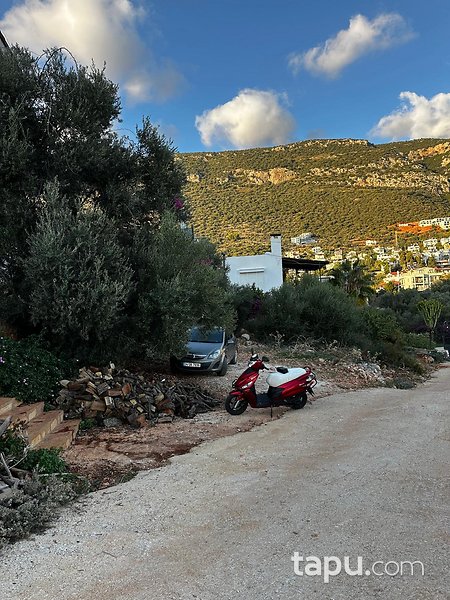 Kaş Gökçeören'de Deniz Manzaralı Hisseli 3.449 m2 Arazi