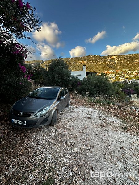 Kaş Gökçeören'de Deniz Manzaralı Hisseli 3.449 m2 Arazi