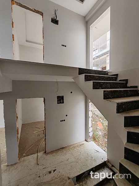 Bursa Gemlik Hasanbey Konakları Sitesi'nde Natamam Tripleks Daire