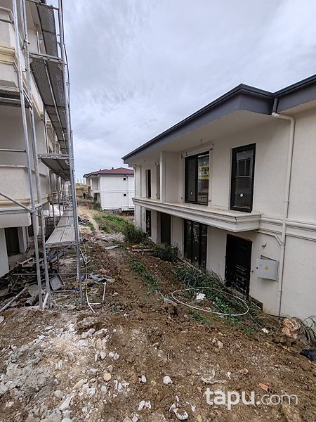 Bursa Gemlik Hasanbey Konakları Sitesi'nde Natamam Tripleks Daire