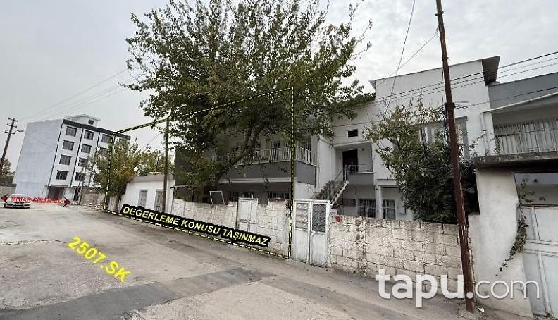 Adıyaman Merkez Cumhuriyet Mahallesi'nde Hisseli Tek Katlı Bina