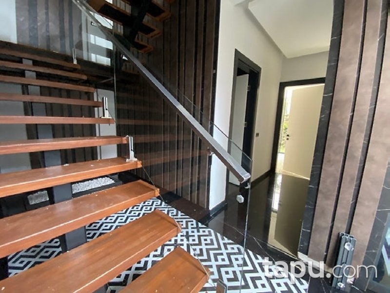 Kartepe Fatih Sultan Mehmet Mahallesi'nde 4+1 Villa