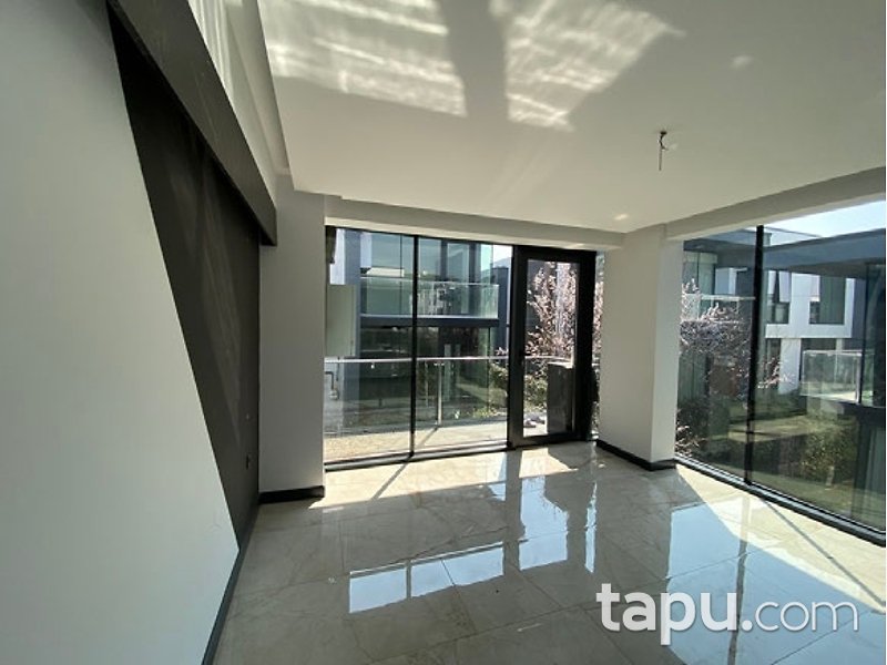 Kartepe Fatih Sultan Mehmet Mahallesi'nde 4+1 Villa