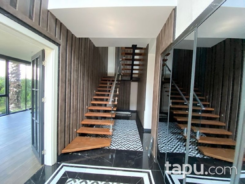 Kartepe Fatih Sultan Mehmet Mahallesi'nde 4+1 Villa