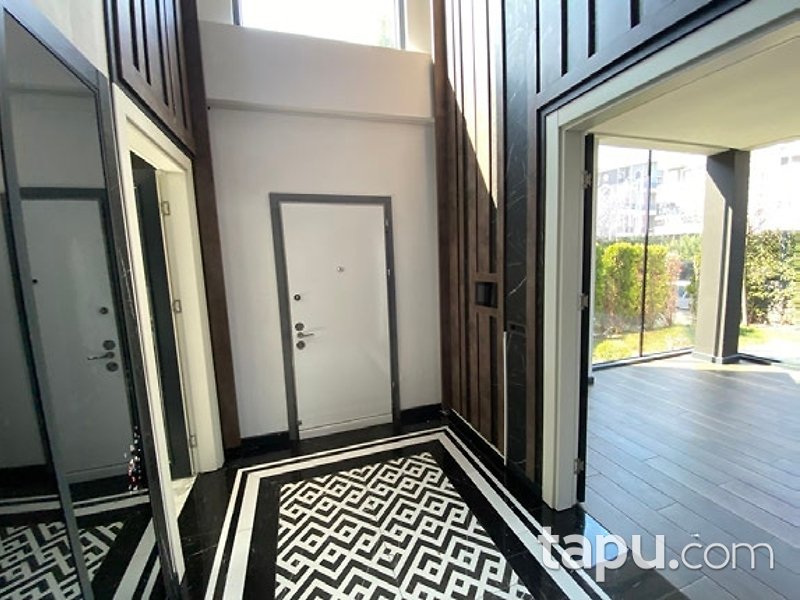 Kartepe Fatih Sultan Mehmet Mahallesi'nde 4+1 Villa