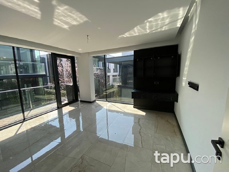 Kartepe Fatih Sultan Mehmet Mahallesi'nde 4+1 Villa