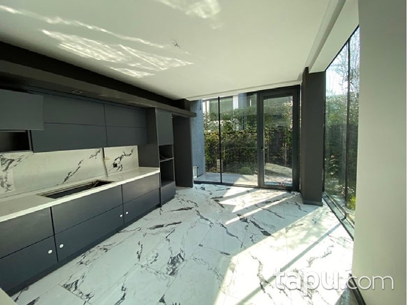 Kartepe Fatih Sultan Mehmet Mahallesi'nde 4+1 Villa