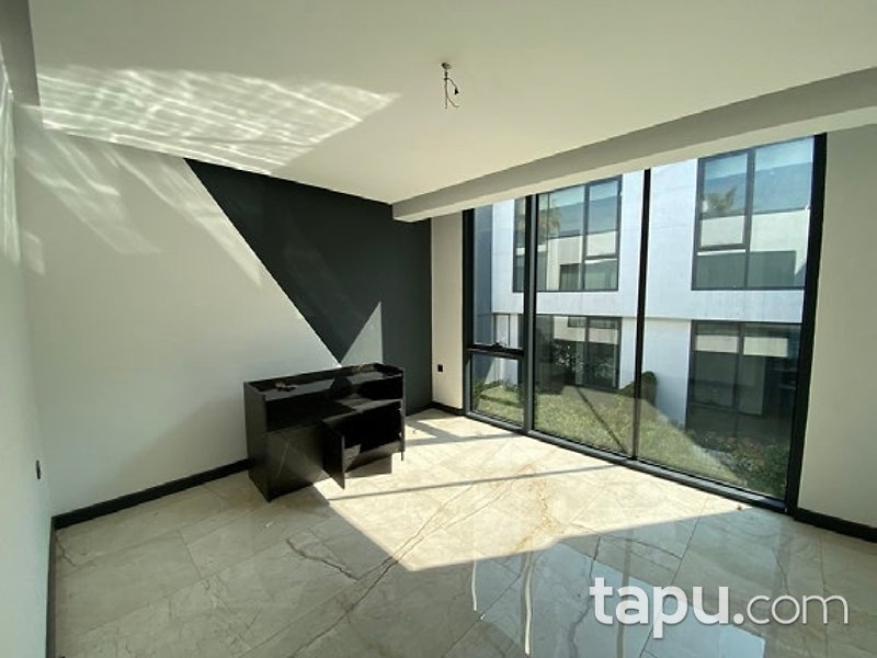 Kartepe Fatih Sultan Mehmet Mahallesi'nde 4+1 Villa