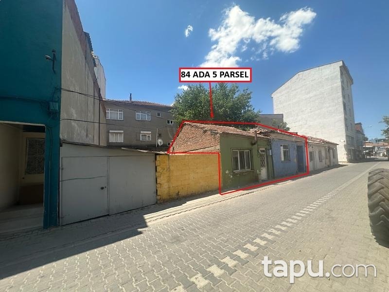 Ezine Camikebir Mahallesi'nde Hisseli 2 Adet Tek Katlı Kargir Yapı (BS-01075)