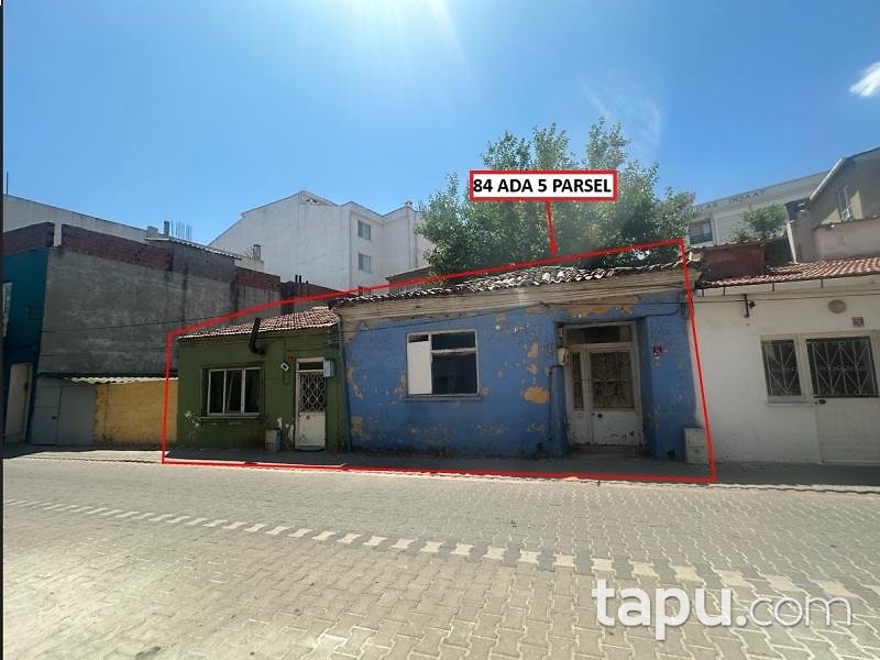 Ezine Camikebir Mahallesi'nde Hisseli 2 Adet Tek Katlı Kargir Yapı (BS-01075)