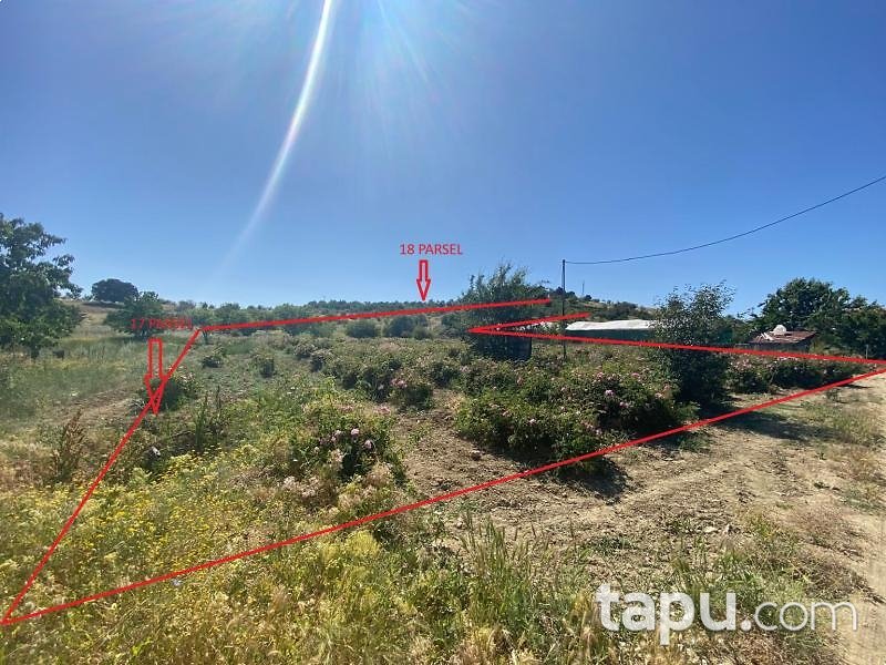 Isparta Yakaören Mahallesi'nde Hisseli 2 Adet Tarla (1631-1632)