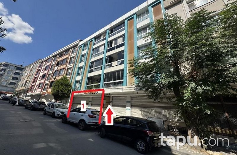 Esenyurt Saadetdere Mahallesi'nde 135 m2 Depolu Dükkan