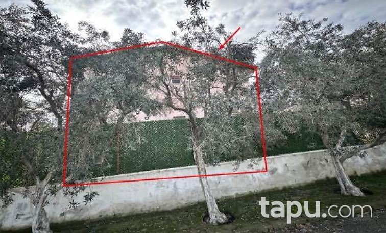 İzmir Menderes Bulgurca Mahallesi'nde Hisseli 2 Katlı Bina