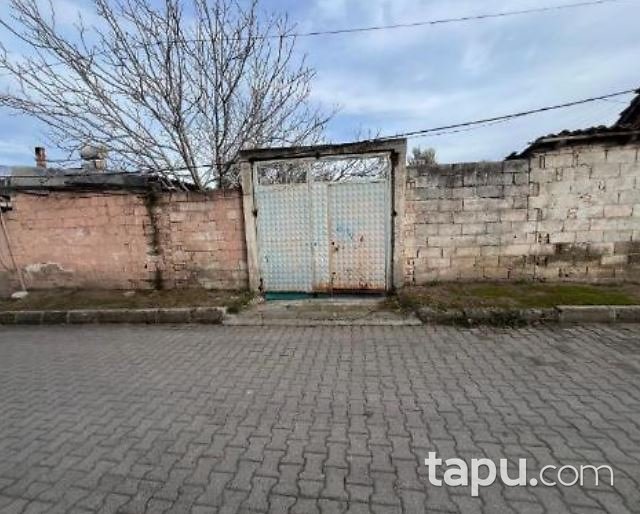 Manisa Saruhanlı Halitpaşa'da Hisseli Avlulu Ev