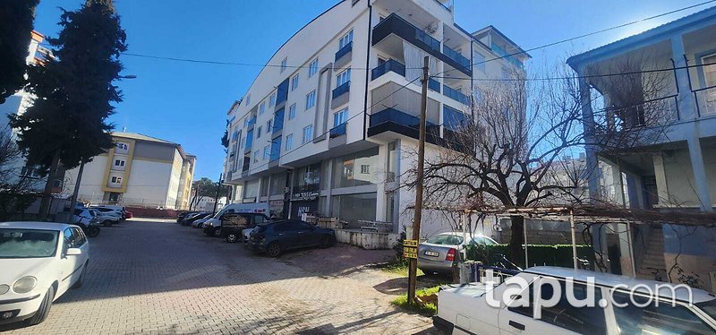 Burdur Bucak Okullar Cadde'sinde 280 m2 Dükkan (BS-03679)